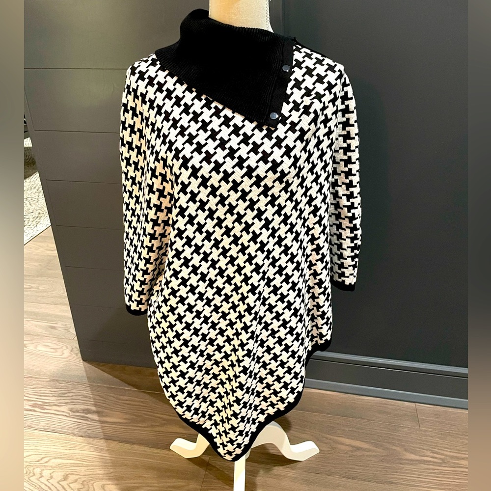 Chico’s houndstooth poncho black & white sz S/M